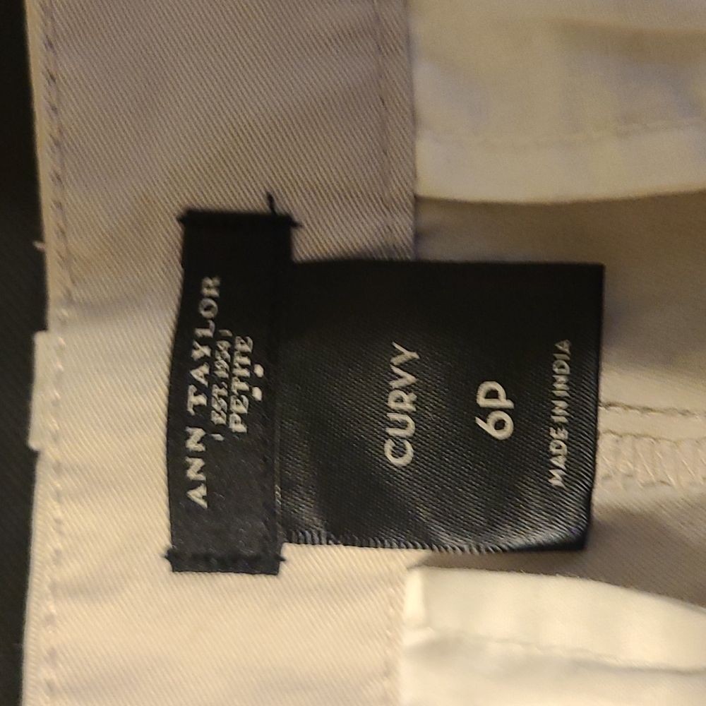 Ann Taylor Khaki Shorts - Curvy 6P - Picture 5 of 5